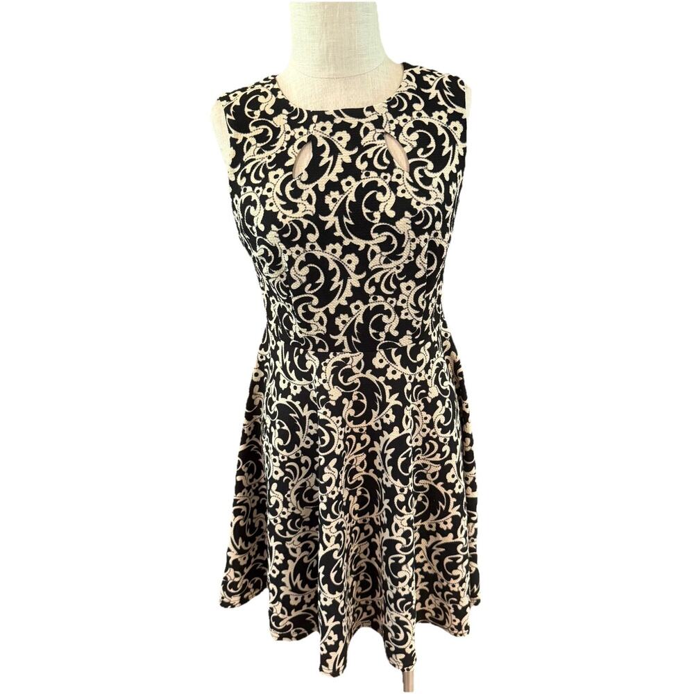 Axyeh A-Line Dress Womens Medium Black & White Paisley Sleeveless Round Neck